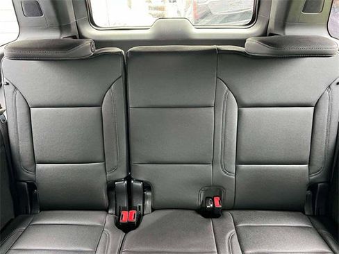 Used 2025 Chevrolet Suburban LT w/ Comfort Package image 8