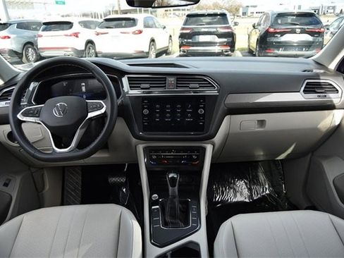 Certified 2023 Volkswagen Tiguan SE w/ Panoramic Sunroof Package image 7