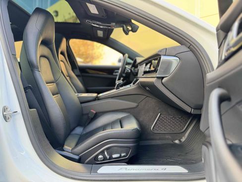 Used 2020 Porsche Panamera 4 image 31