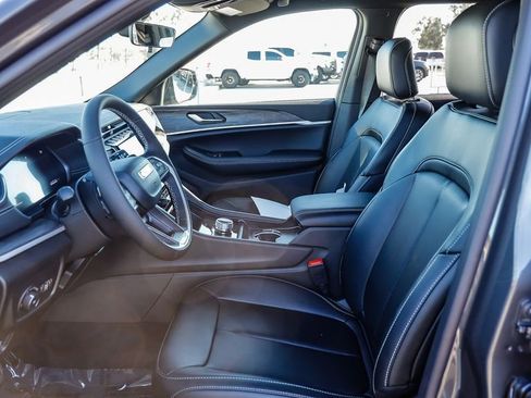 New 2025 Jeep Grand Cherokee Limited w/ Black Appearance Package image 18