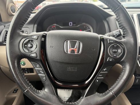 Used 2016 Honda Pilot Touring image 18