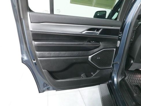 Used 2023 Jeep Wagoneer Series II AWD/4WD image 27