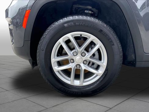 Used 2023 Jeep Grand Cherokee Laredo X RWD image 11