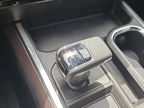 New 2026 GMC Sierra 1500 SLT image 14