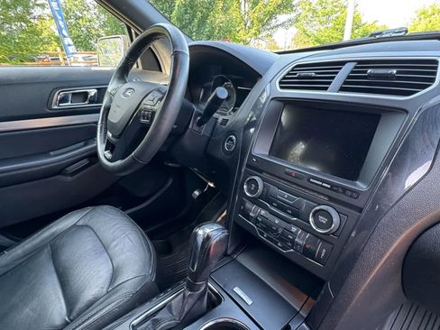 Used 2018 Ford Explorer XLT w/ Equipment Group 202A image 38