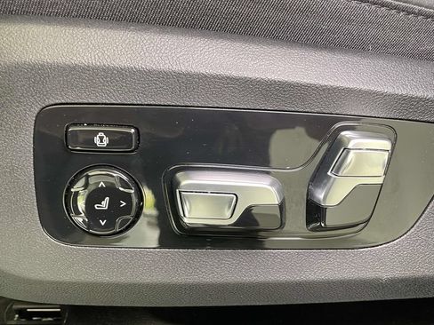 Used 2026 BMW X5 xDrive40i w/ M Sport Package AWD/4WD image 17