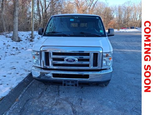 Used 2014 Ford E-350 and Econoline 350 XLT image 2