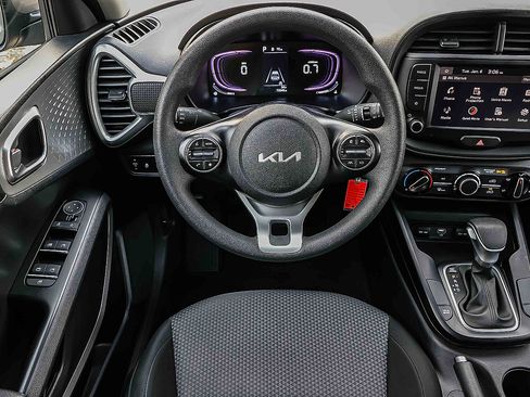 Certified 2023 Kia Soul LX w/ LX Technology Package image 16