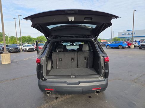 Used 2023 Chevrolet Traverse LT w/ LT Premium Package AWD/4WD image 19