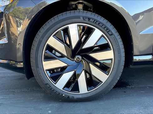 New 2025 Volvo EX90 Ultra w/ Protection Package Premier image 14