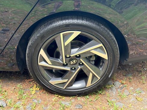 Certified 2025 Hyundai Elantra SEL FWD image 6