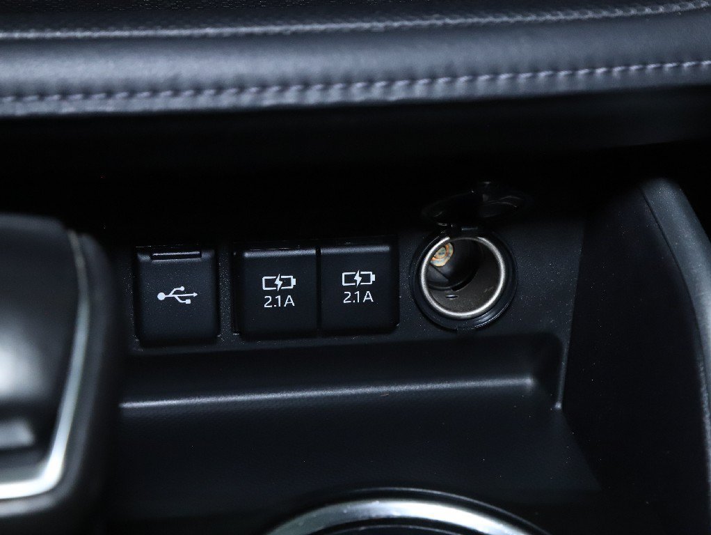 Used 2021 Toyota Highlander XLE AWD/4WD image 28