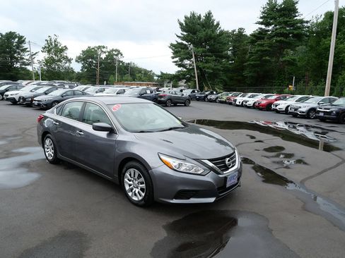 Used 2017 Nissan Altima 2.5 S w/ Power Driver Seat Package FWD image 2