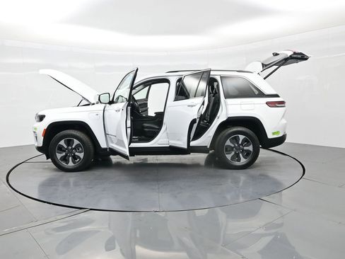 Used 2022 Jeep Grand Cherokee Limited 4xe w/ Luxury Tech Group II image 39