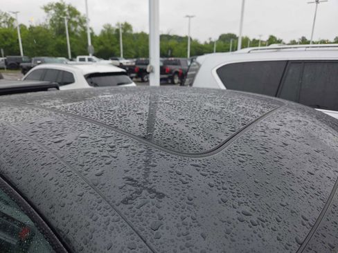 Used 2024 Porsche Macan AWD/4WD image 2