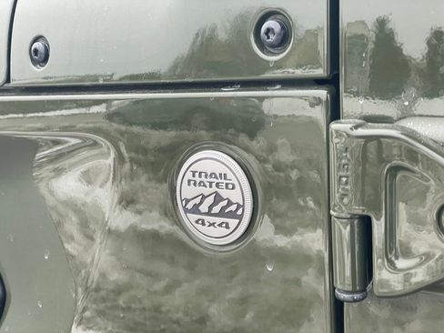 Used 2021 Jeep Gladiator Sport image 27