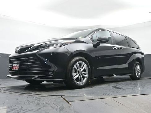 Certified 2026 Toyota Sienna XLE AWD/4WD image 35