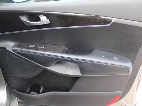 Used 2018 Kia Sorento AWD image 7