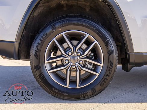 Used 2022 Jeep Grand Cherokee Limited w/ Trailer Tow Group IV image 9