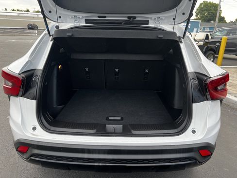 Used 2025 Chevrolet Trax RS w/ Sunroof Package image 5