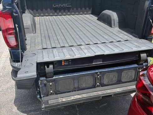 Used 2022 GMC Sierra 1500 Elevation w/ X31 Off-Road Package AWD/4WD image 3