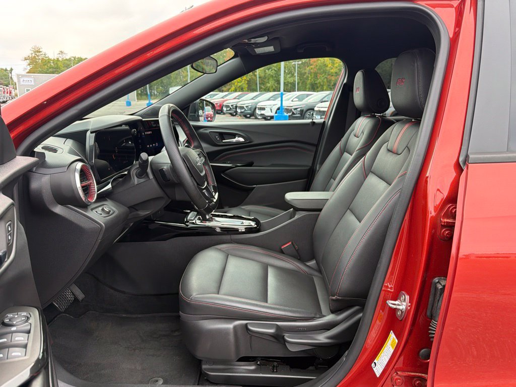 Used 2024 Chevrolet Trax RS w/ Driver Confidence Package FWD image 27