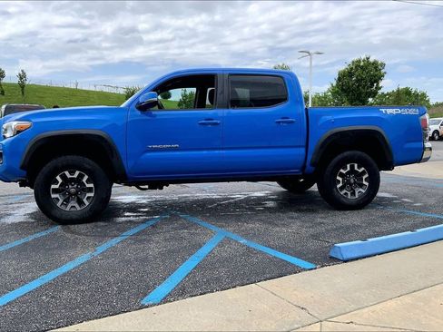Used 2021 Toyota Tacoma TRD Off-Road AWD/4WD image 11