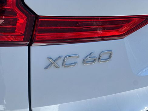 Certified 2024 Volvo XC60 T8 Ultimate w/ Protection Package Premier AWD/4WD image 30