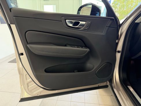 Certified 2025 Volvo XC60 B5 Core AWD/4WD image 16