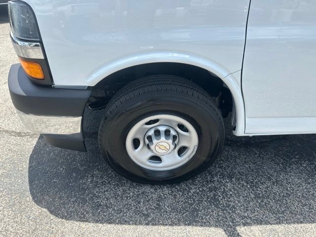 New 2026 Chevrolet Express 2500 w/ Communications Package RWD image 10
