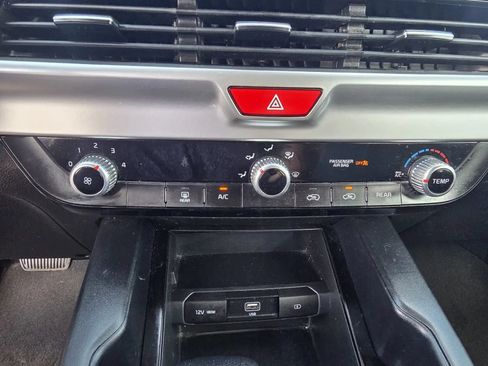 Used 2021 Kia Telluride LX FWD image 22