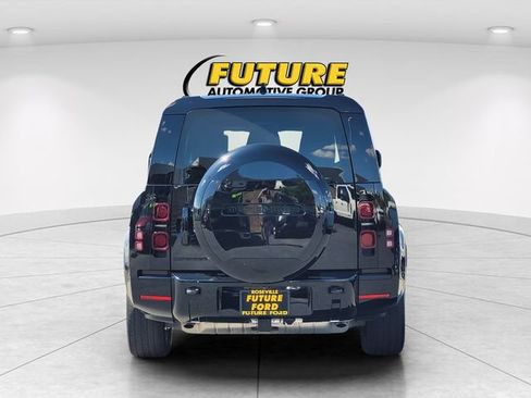 Used 2025 Land Rover Defender 130 X-Dynamic SE AWD/4WD image 8