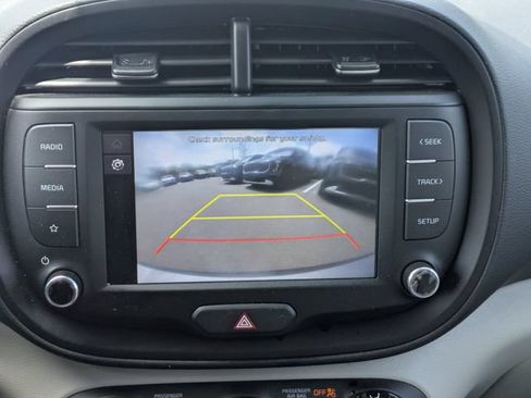 Used 2025 Kia Soul LX w/ LX Technology Package FWD image 20