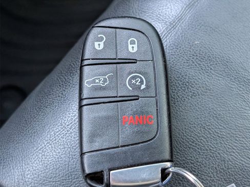 Used 2018 Jeep Grand Cherokee Limited image 31