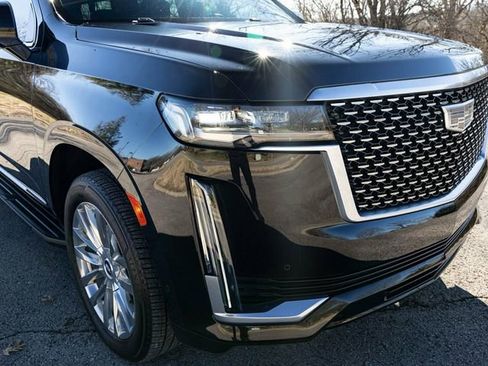 Used 2023 Cadillac Escalade ESV Premium Luxury image 19