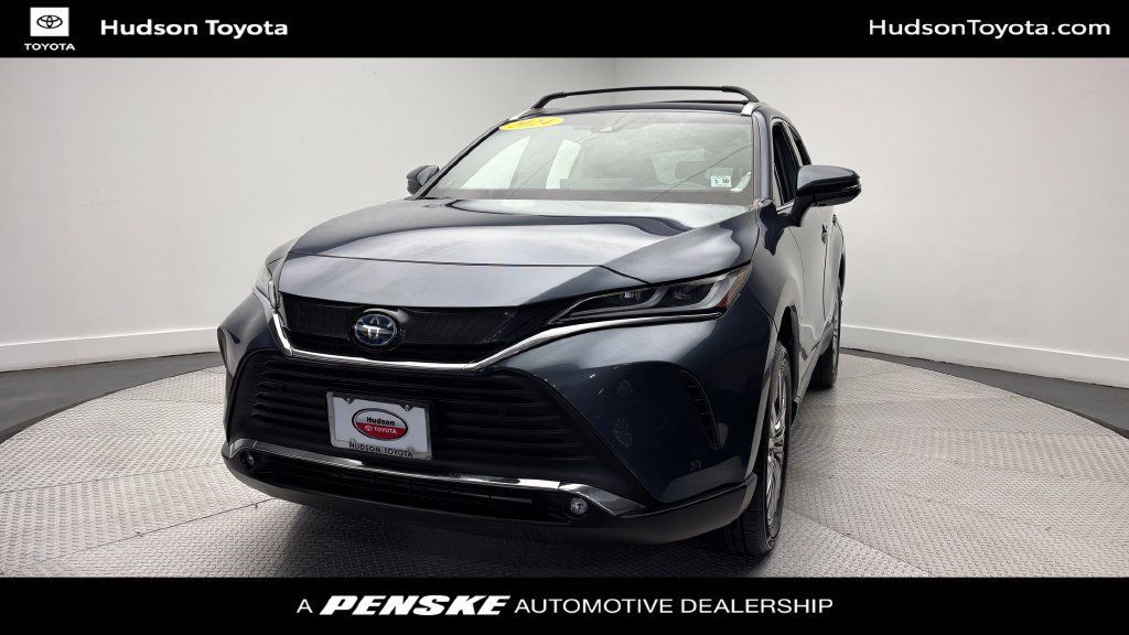 Used 2024 Toyota Venza XLE AWD/4WD image 1