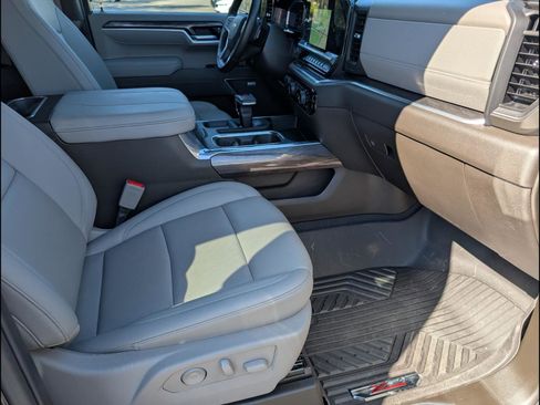Used 2025 Chevrolet Silverado 1500 LTZ image 19