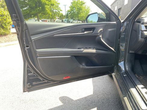 Used 2025 Toyota Camry LE w/ Convenience Package image 20