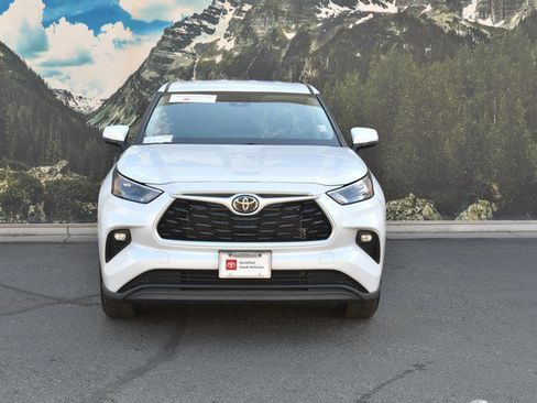 Certified 2025 Toyota Highlander LE AWD/4WD image 5