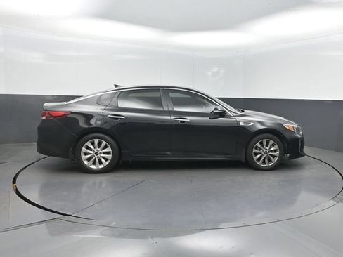 Used 2018 Kia Optima S FWD image 31