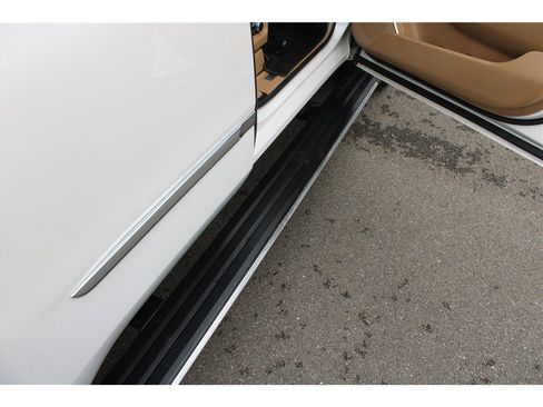Used 2018 Cadillac Escalade Platinum AWD/4WD image 36