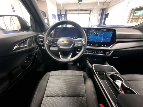 Used 2025 Chevrolet Equinox LT AWD/4WD image 17
