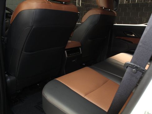 Used 2024 Lexus GX 550 w/ Cold Area Package AWD/4WD image 46
