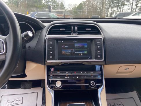 Used 2017 Jaguar XE Prestige RWD image 14