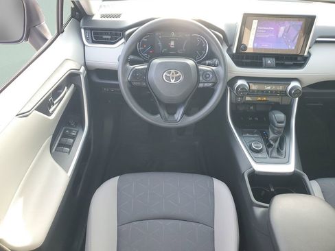Used 2025 Toyota RAV4 XLE AWD/4WD image 13