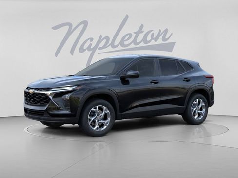 New 2026 Chevrolet Trax LS w/ LS Convenience Package FWD image 2