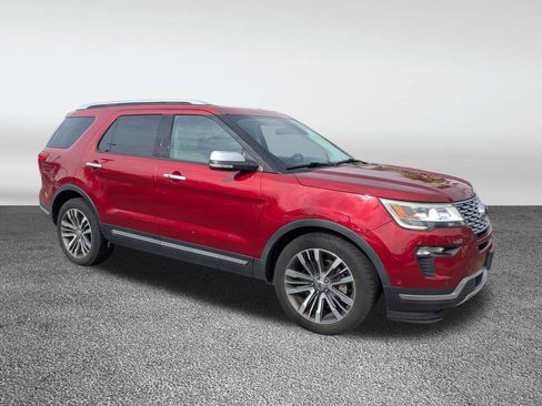 Used 2019 Ford Explorer Platinum image 2