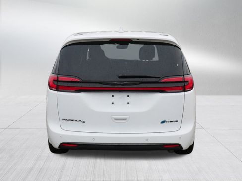 Used 2022 Chrysler Pacifica Limited w/ S Appearance Package image 6
