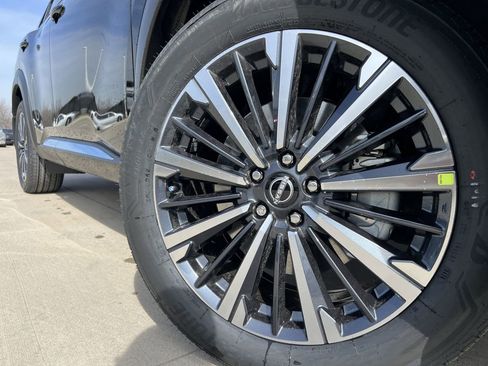 New 2026 Nissan Pathfinder Platinum image 7