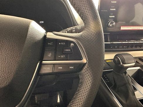 Used 2024 Toyota Sienna Limited image 44